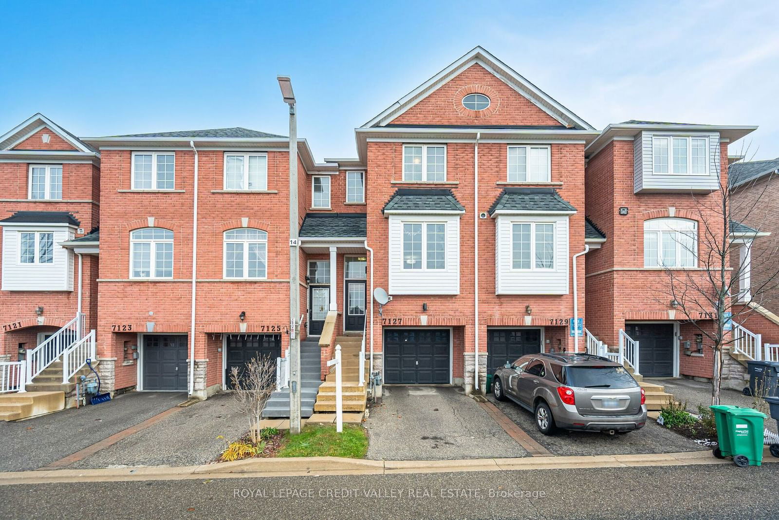 Townhouse sold at 7127 Fairmeadow Crescent, Mississauga, Lisgar, L5N 8R6 - MLS: W11889018