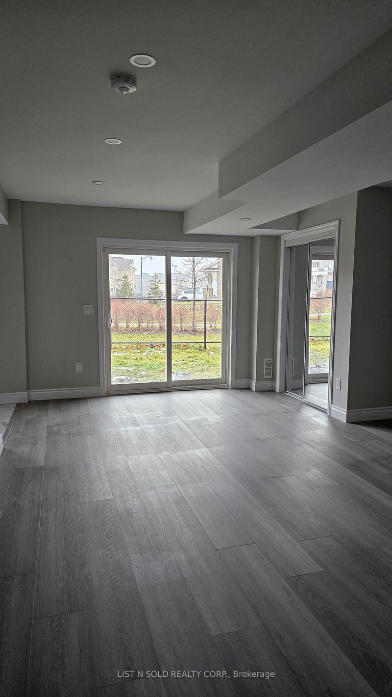 home for lease on 7 Fieldstone Lane Bsmt Avenue