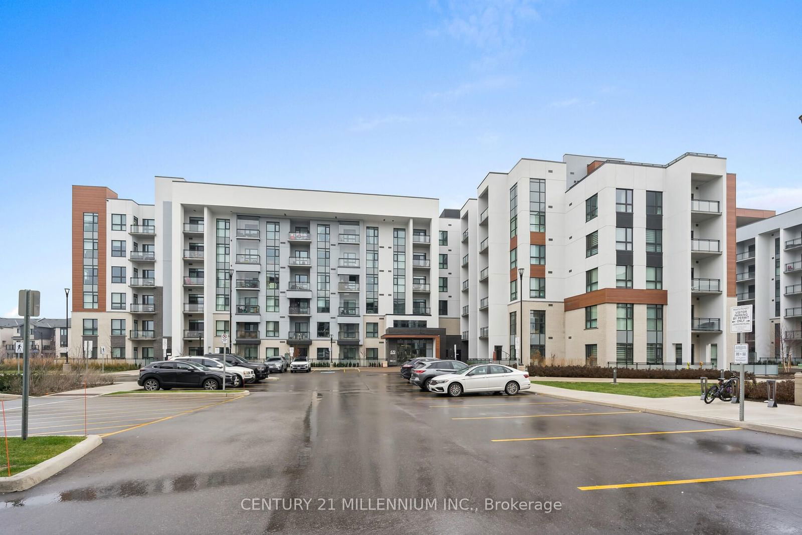 Building in 470 Gordon Krantz Avenue