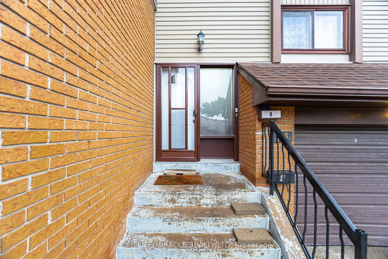 4 Carleton Pl, Brampton, L6T 3Z4 | Image 3
