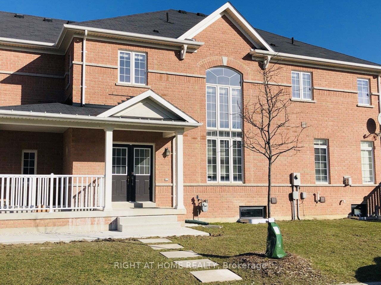 Semi-Detached House leased at Lower-918 Oasis Drive, Mississauga, East Credit, L5V 0C7 - MLS: W11890530