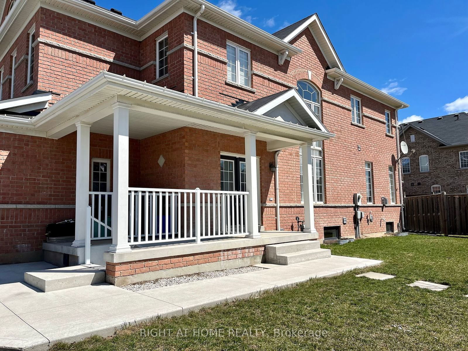 Semi-Detached House leased at Lower-918 Oasis Drive, Mississauga, East Credit, L5V 0C7 - MLS: W11890530