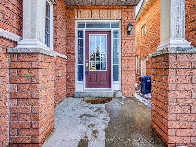 114 Rocky Point Cres, Brampton, L6V 4R8 | Image 3