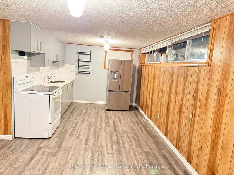 Unit bsmnt — 50 Whitburn Cres, Toronto - Downsview-Roding-CFB image-0-0