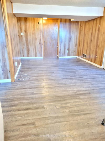 Unit bsmnt — 50 Whitburn Cres, Toronto - Downsview-Roding-CFB image-0-1
