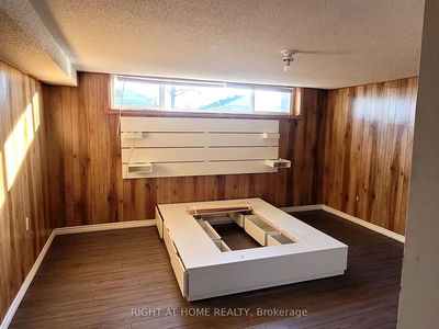 Unit bsmnt — 50 Whitburn Cres, Toronto - Downsview-Roding-CFB image-0-4