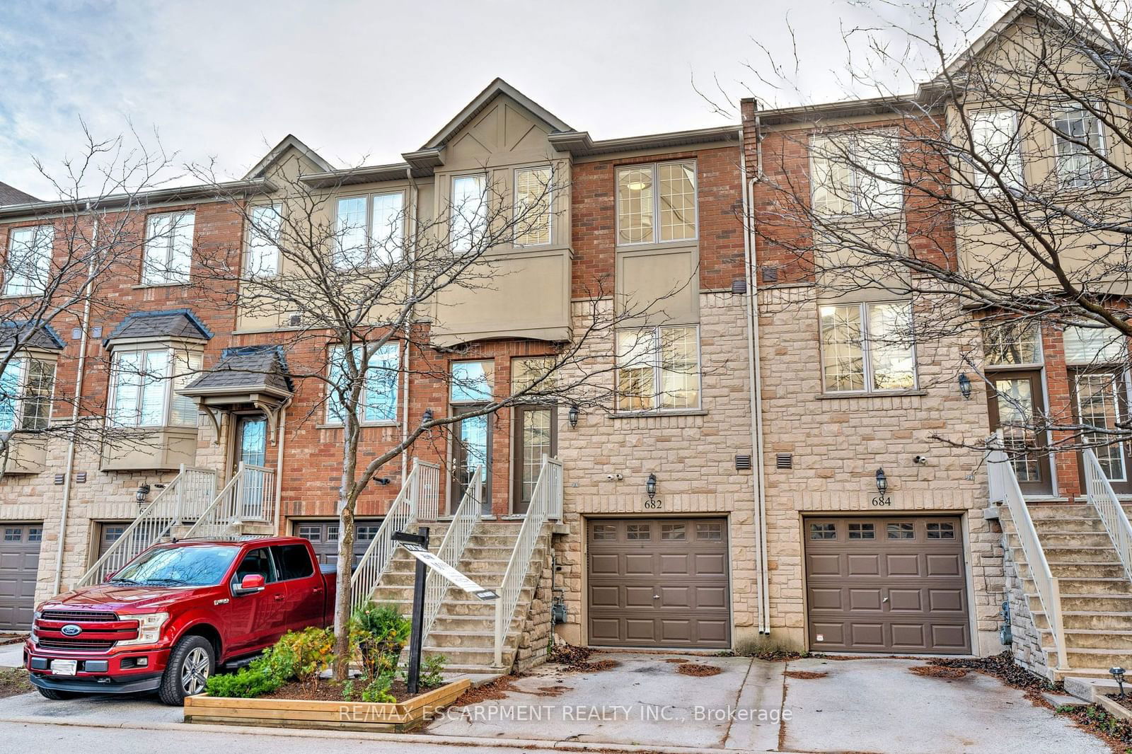 Townhouse sold at 682 Summers Common, Burlington, Appleby, L7L 1A1 - MLS: W11892047