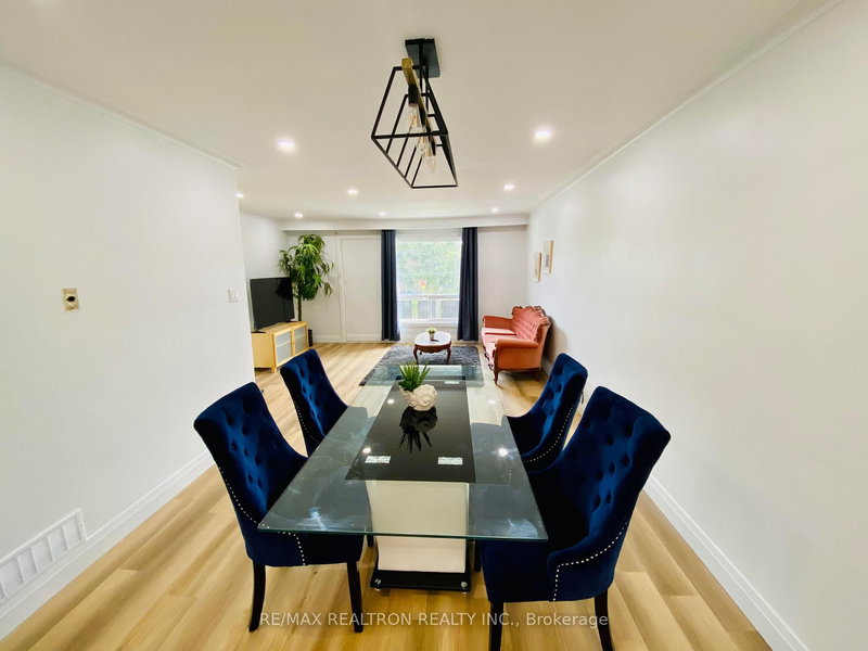 2 - 63 Mississauga Rd, Mississauga, L5H 2H9 | Image 3