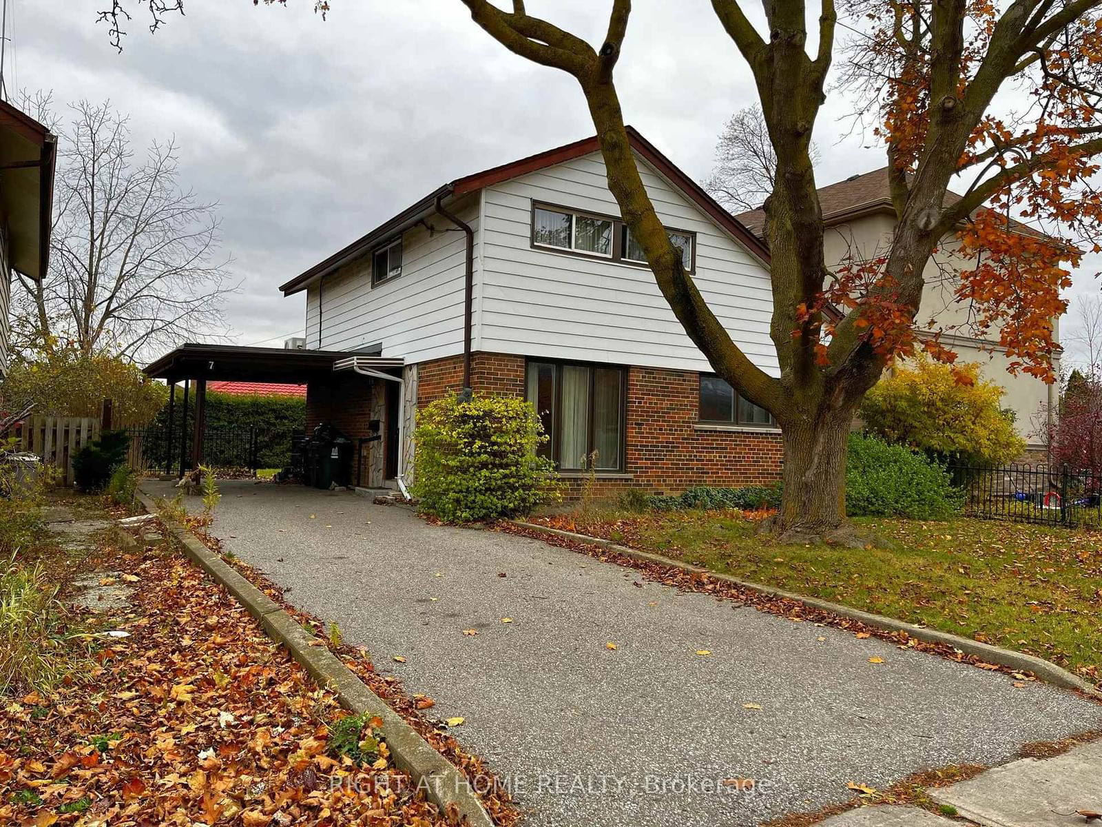 Detached House for lease at 7 Fordwich Crescent, Toronto, Rexdale-Kipling, M9W 2T2 - MLS: W11892698