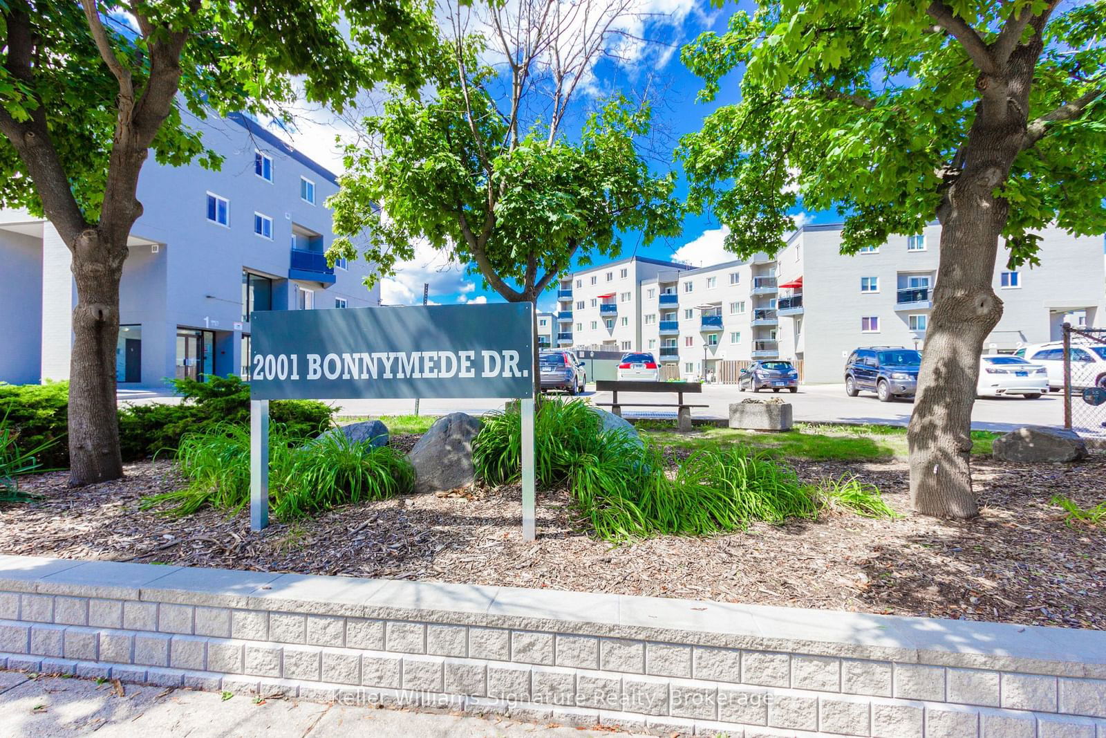 Townhouse leased at 204-2001 Bonnymede Drive, Mississauga, Clarkson, L5J 4H8 - MLS: W11892819