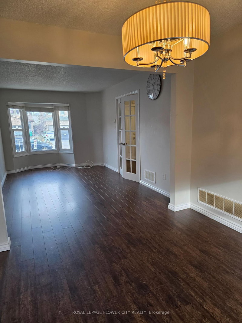 Upper - 5 Ravenswood Dr, Brampton, L6Y 3Y5 | Image 2