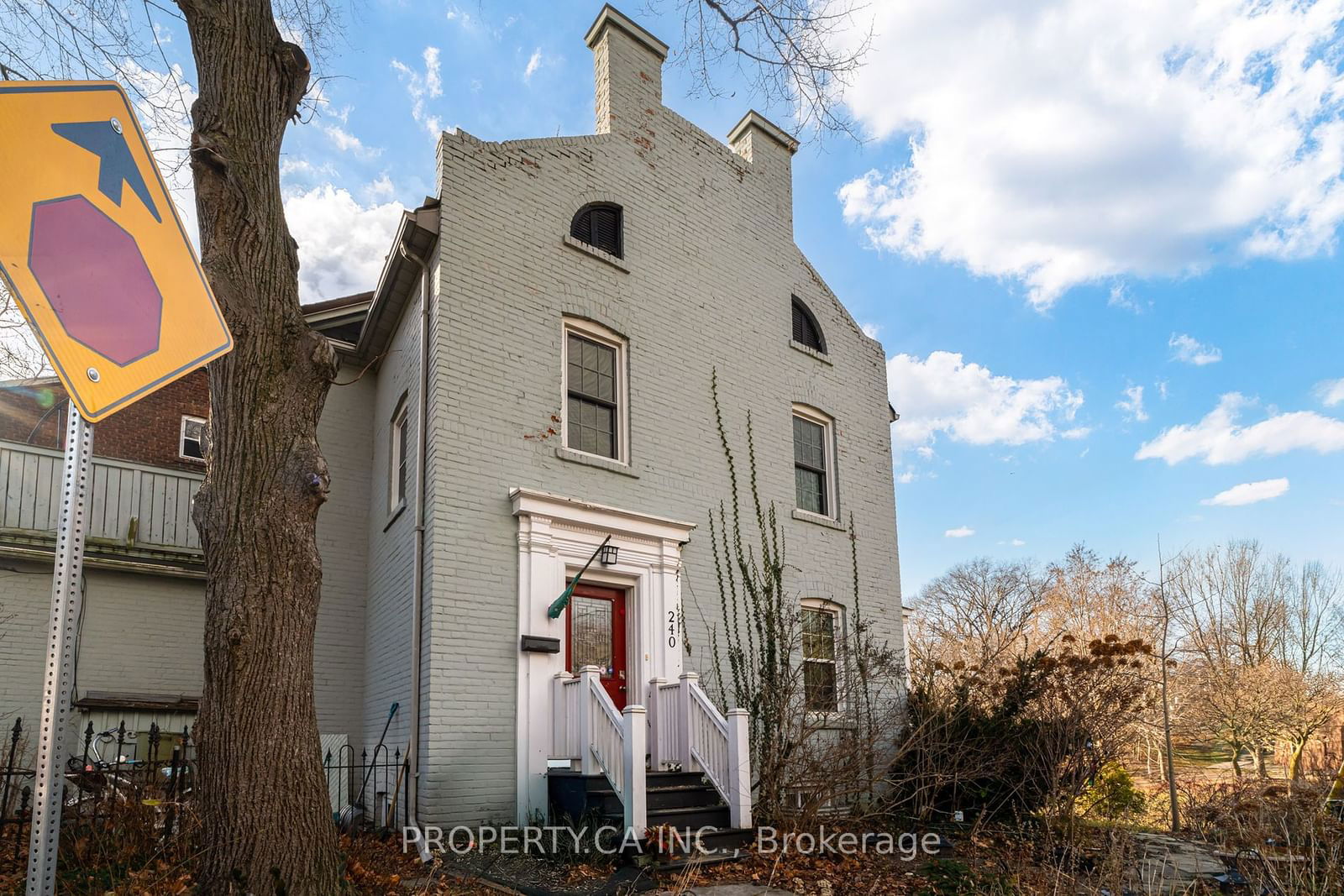 Building at 240 Quebec Avenue, Toronto, High Park North