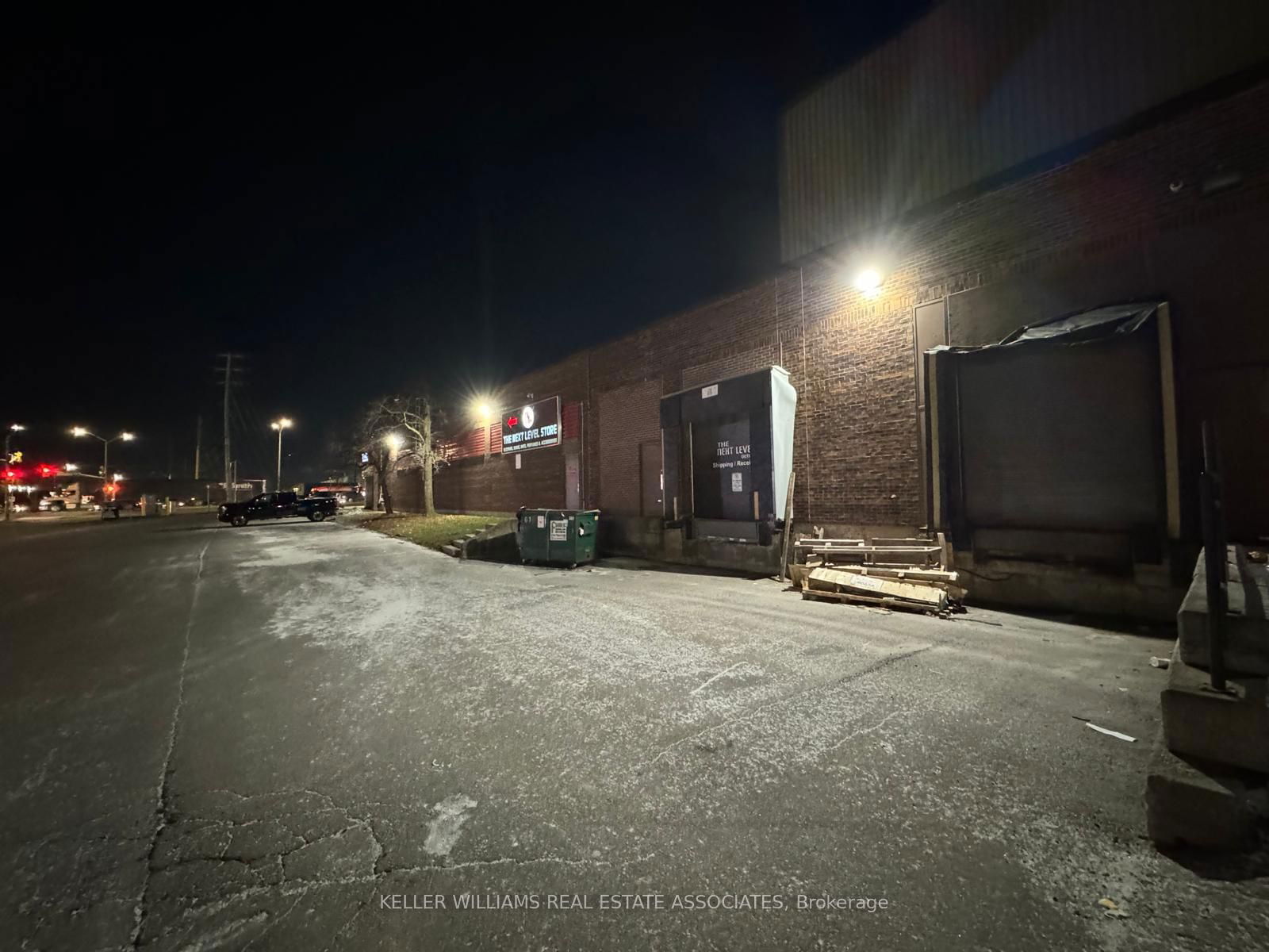 Building in 1250 Steeles Avenue