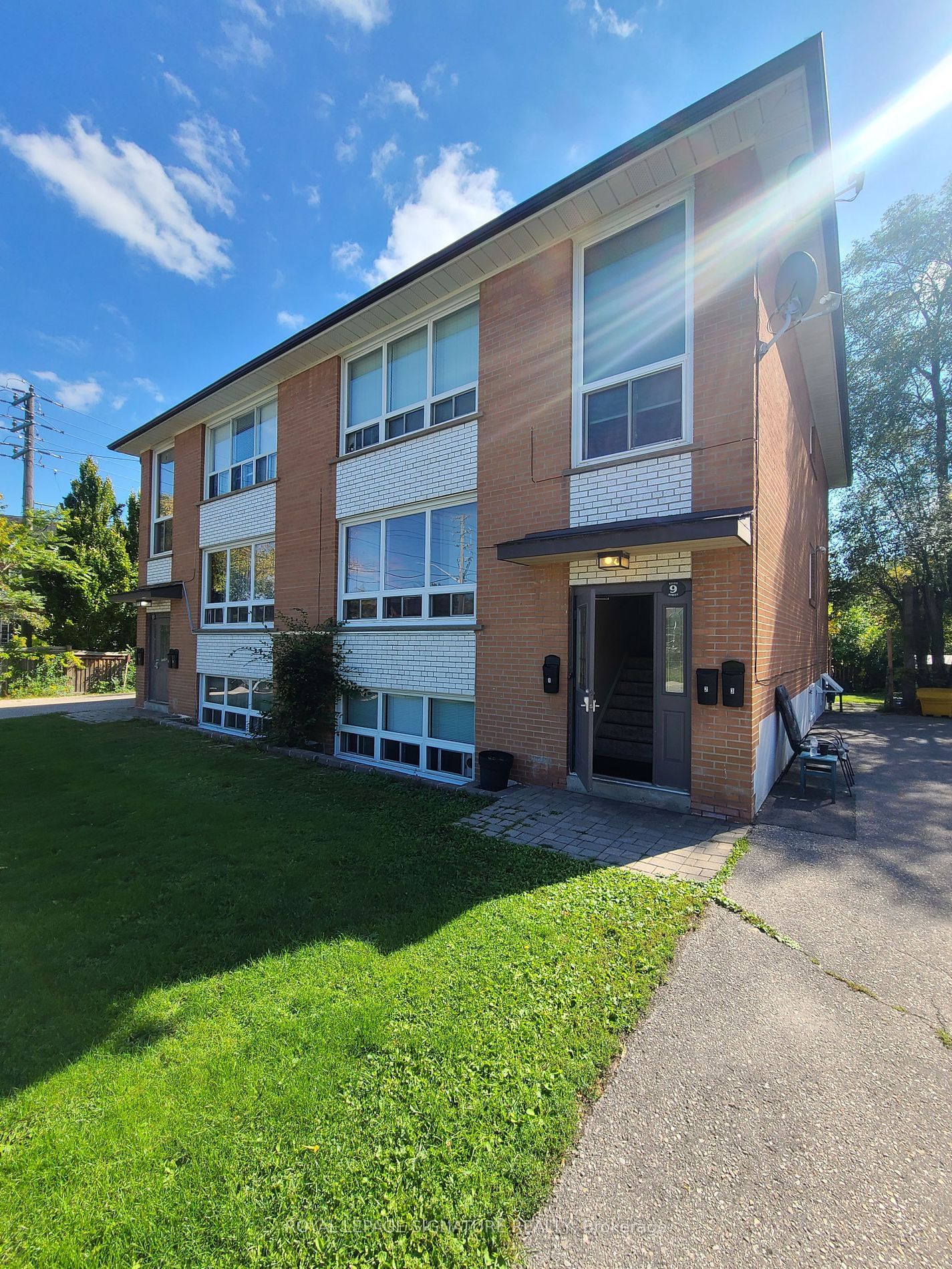 Building at 11 Ellen Street, Mississauga, Streetsville