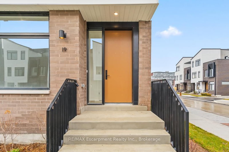 19 - 20 Lou Parsons Way, Mississauga, L5H 0B2 | Image 2