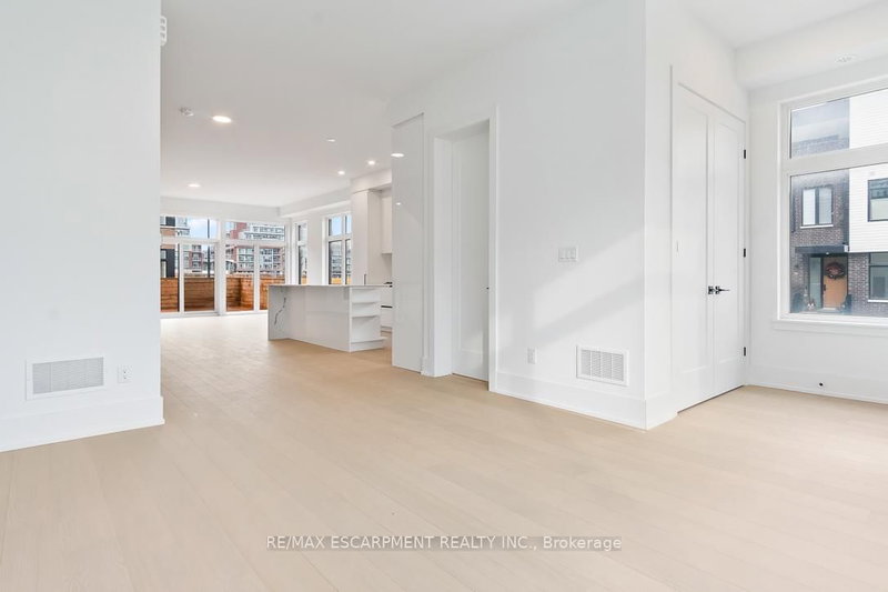 19 - 20 Lou Parsons Way, Mississauga, L5H 0B2 | Image 3