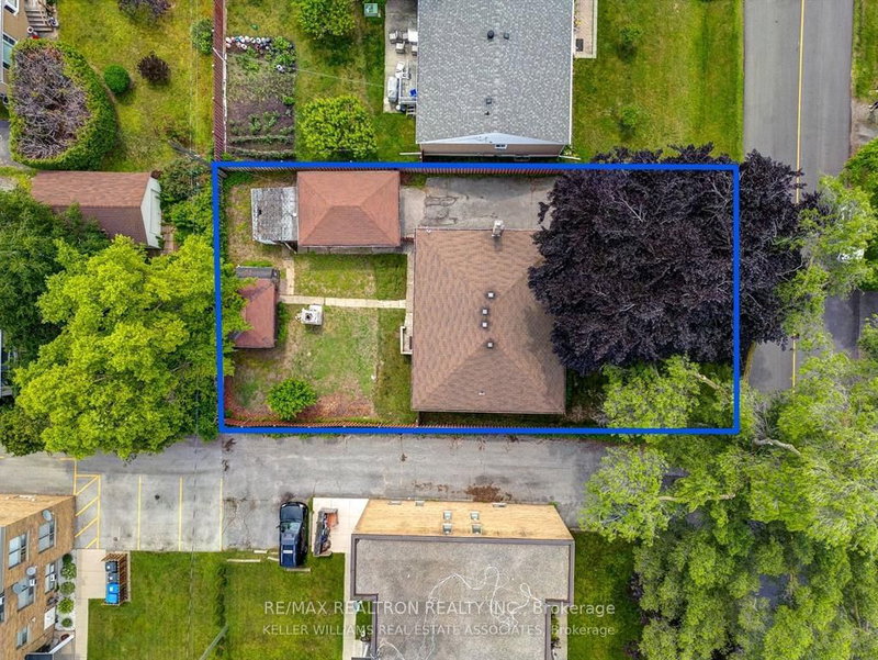 163 Maurice Dr, Oakville, L6K 2W8 | Image 2