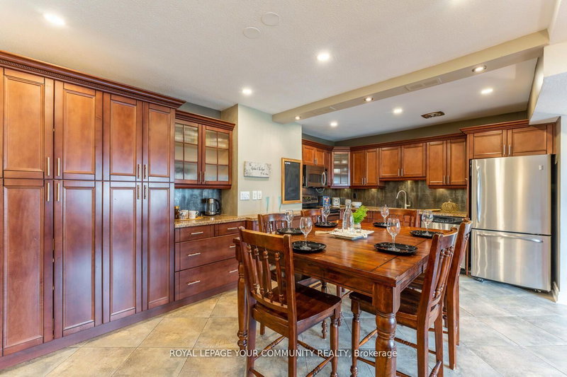 704 - 15 Elizabeth St N, Mississauga, L5G 2Z3 | Image 2