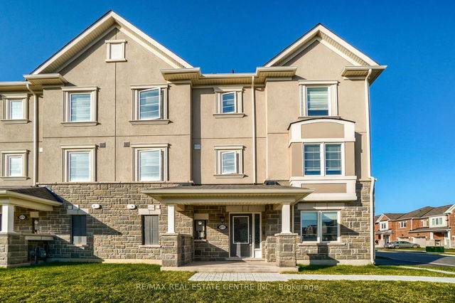 875 Sumac Crescent