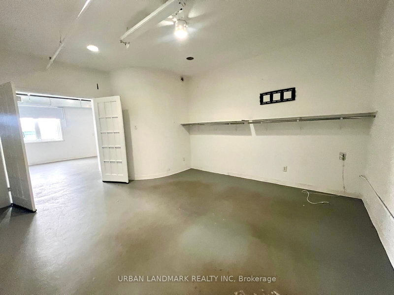 204 - 105 Brockhouse Rd, Toronto, M8W 2W8 | Image 2