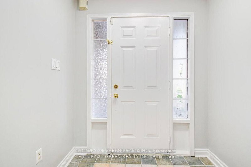 6 Corvette Crt, Brampton, L7A 2H7 | Image 3