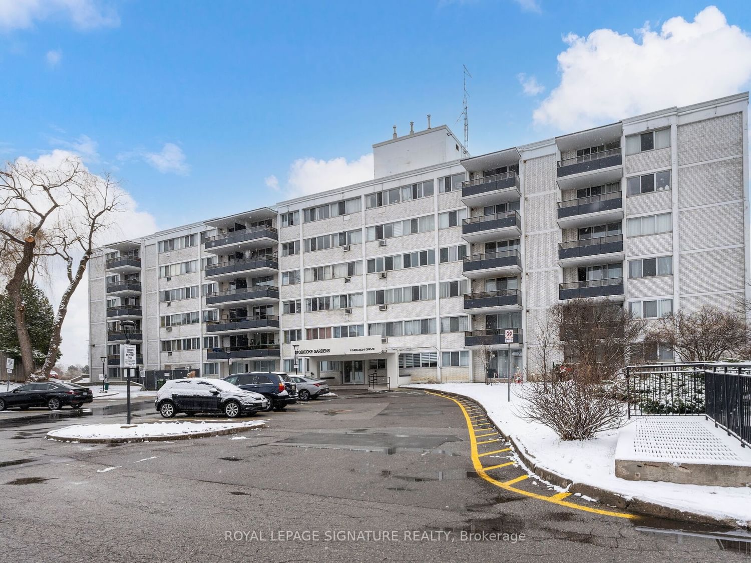 Condo leased at 205-11 Neilson Drive, Toronto, Markland Wood, M9C 1V4 - MLS: W11900651