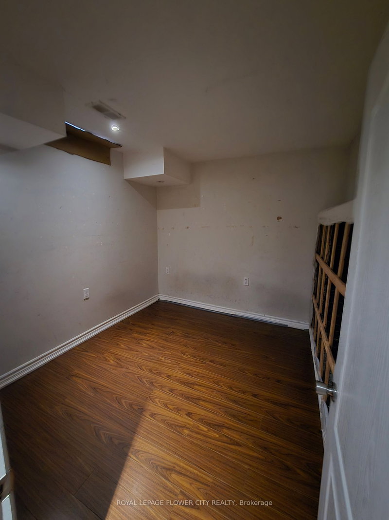 Bsmt - 5 Ravenswood Dr, Brampton, L6Y 3Y5 | Image 2