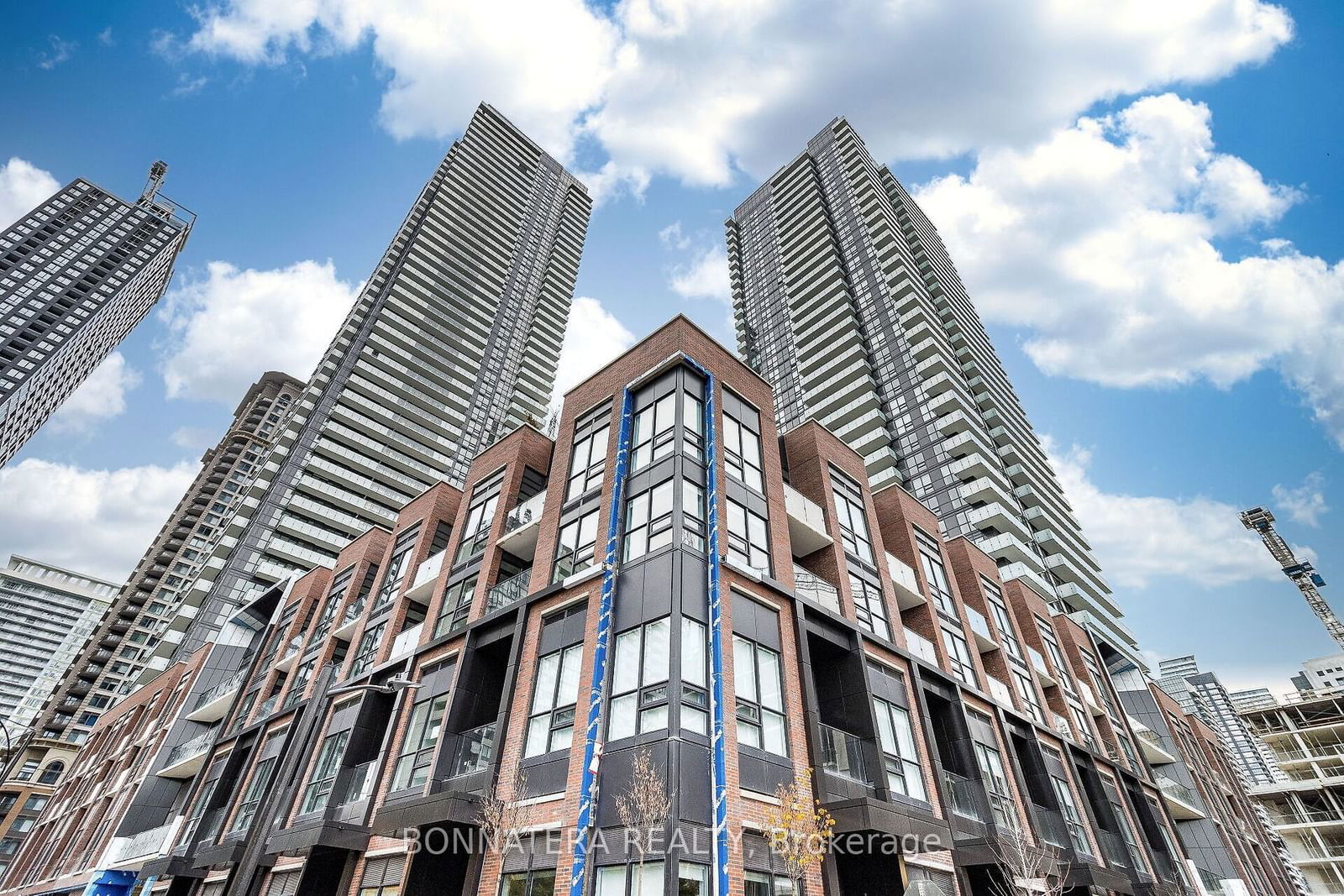 Condo leased at 703-4130 Parkside Village Drive, Mississauga, City Centre, L5B 0L7 - MLS: W11900951