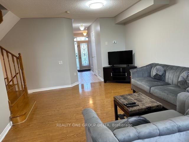 Townhouse leased at 63d View Green, Single Bedrm Crescent, Toronto, West Humber-Clairville, M9W 7E1 - MLS: W11900987