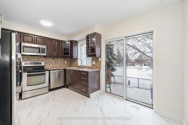 10 Spadina Road
