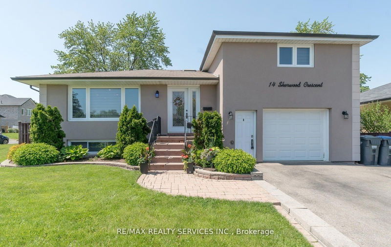 home for lease on 14 Sherwood Crescent N