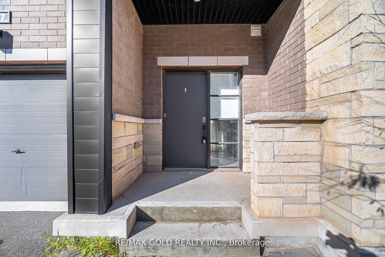 Townhouse leased at 417 Athabasca Common, Oakville, Uptown Core, L6H 0R6 - MLS: W11901423