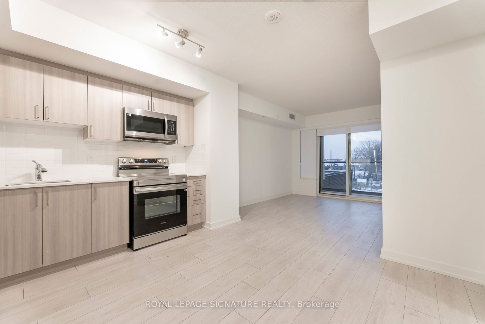 Condo for lease at 331-556 Marlee Avenue, Toronto, Yorkdale-Glen Park, M6B 3J3 - MLS: W11902404