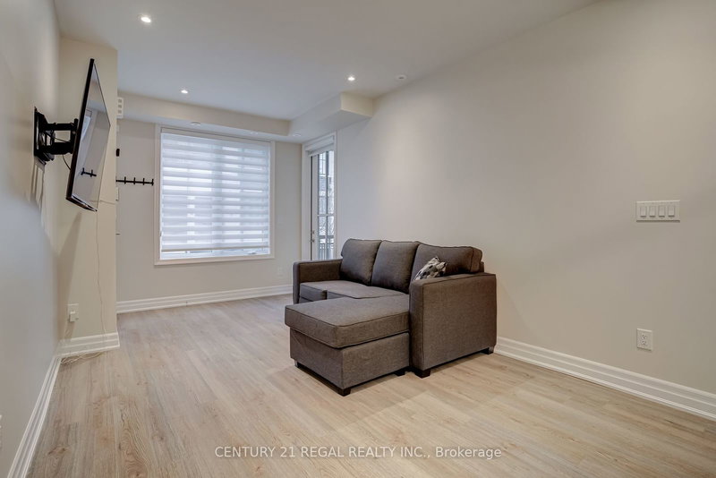 512 - 657 Cricklewood Dr, Mississauga, L5G 0B8 | Image 3