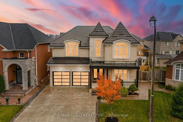 26 Regis Circle
