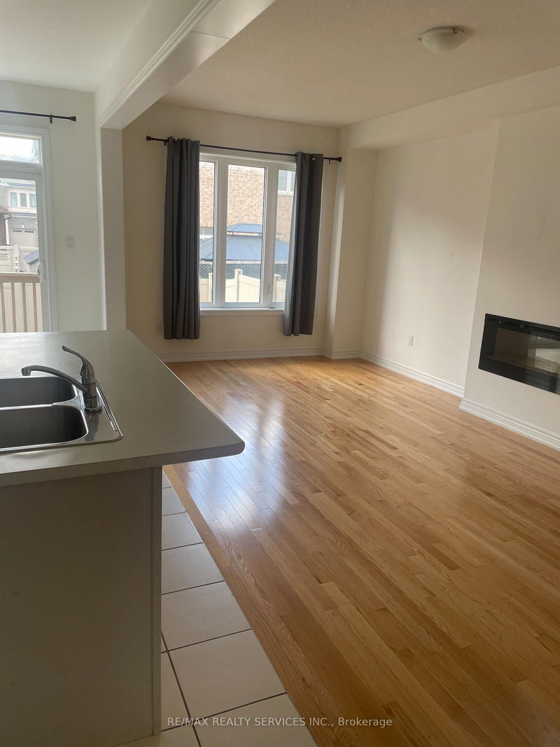 100 Emerald Coast Tr, Brampton, L7A 5A7 | Image 3