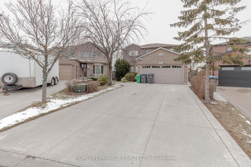 2999 Valcourt Cres, Mississauga, L5L 5J4 | Image 2