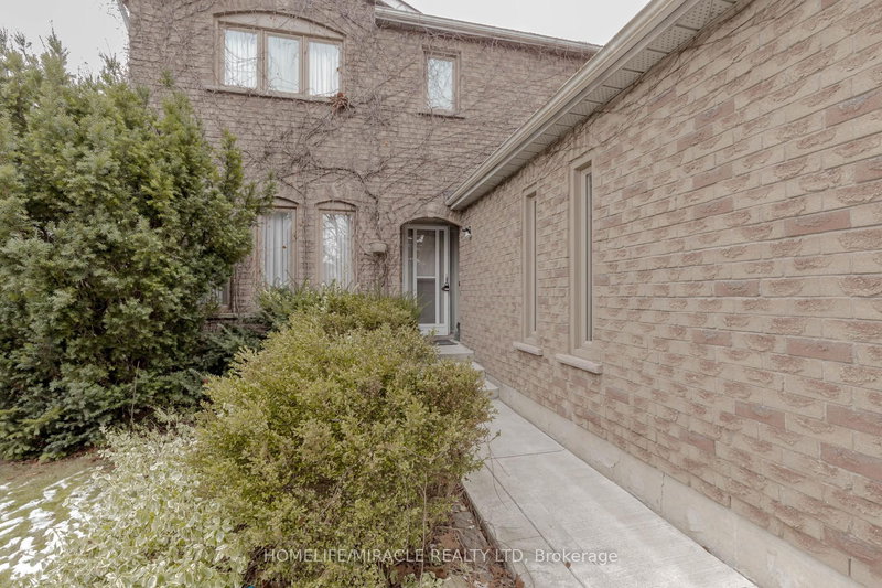 2999 Valcourt Cres, Mississauga, L5L 5J4 | Image 3