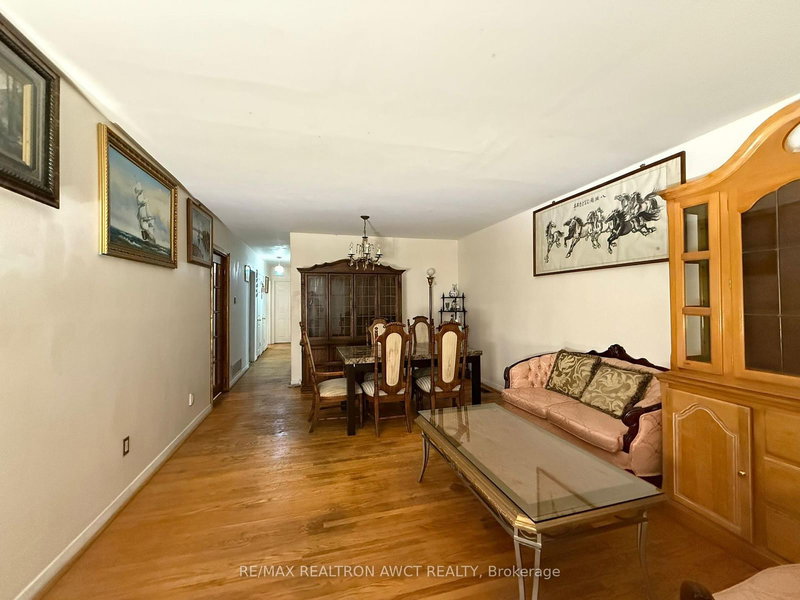 61 Wilmont Dr, Toronto, M3N 1N5 | Image 3