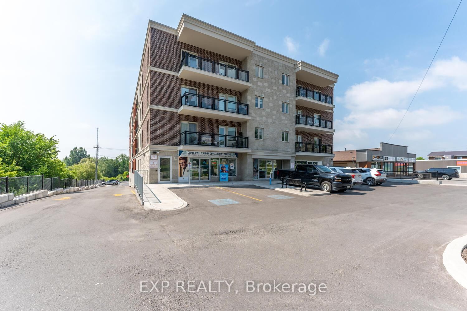 Condo sold at 202-310 Broadway Avenue, Orangeville, Orangeville, L9W 1L3 - MLS: W11903280