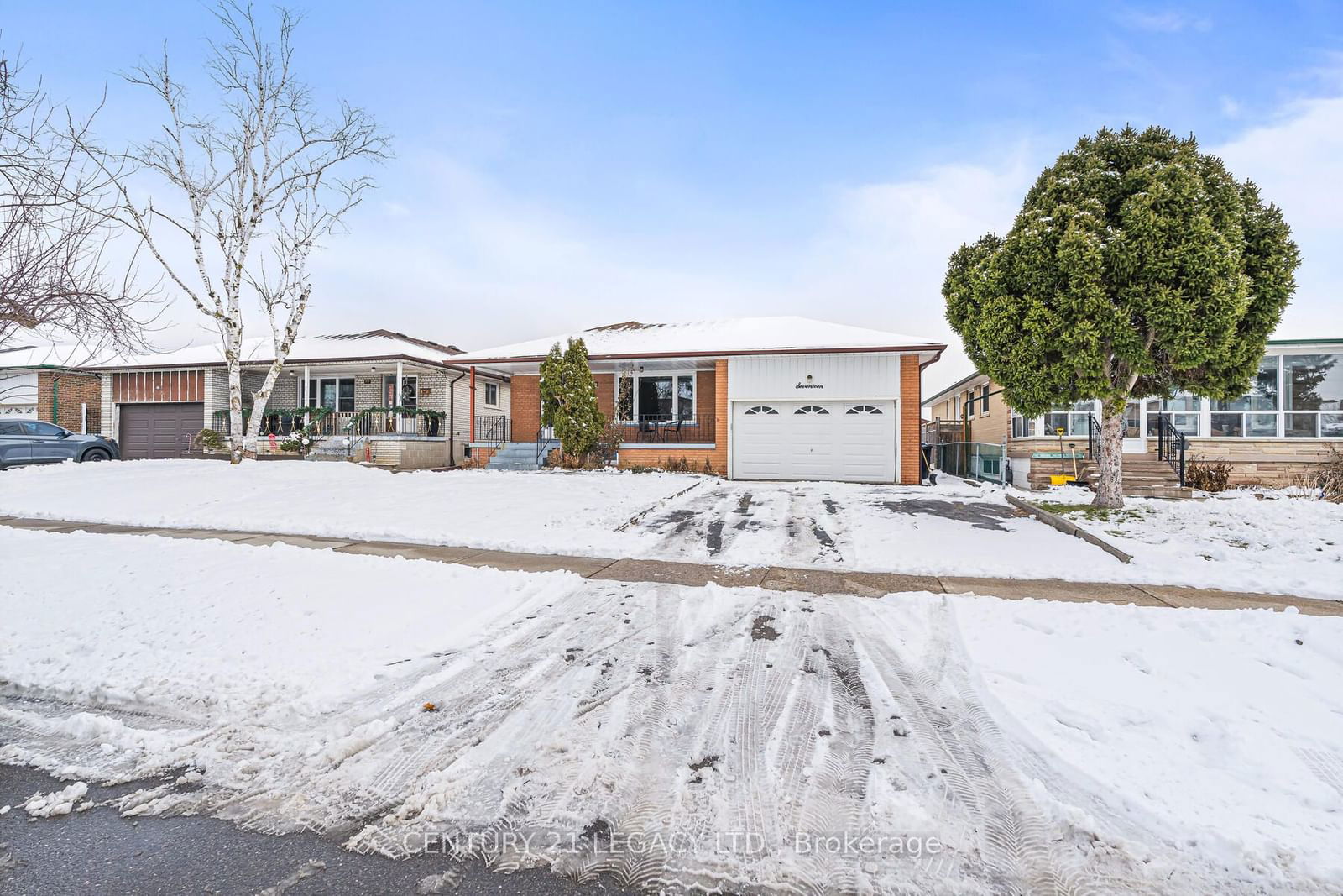 Detached House sold at 17 Vange Crescent, Toronto, Mount Olive-Silverstone-Jamestown, M9V 3N6 - MLS: W11903299