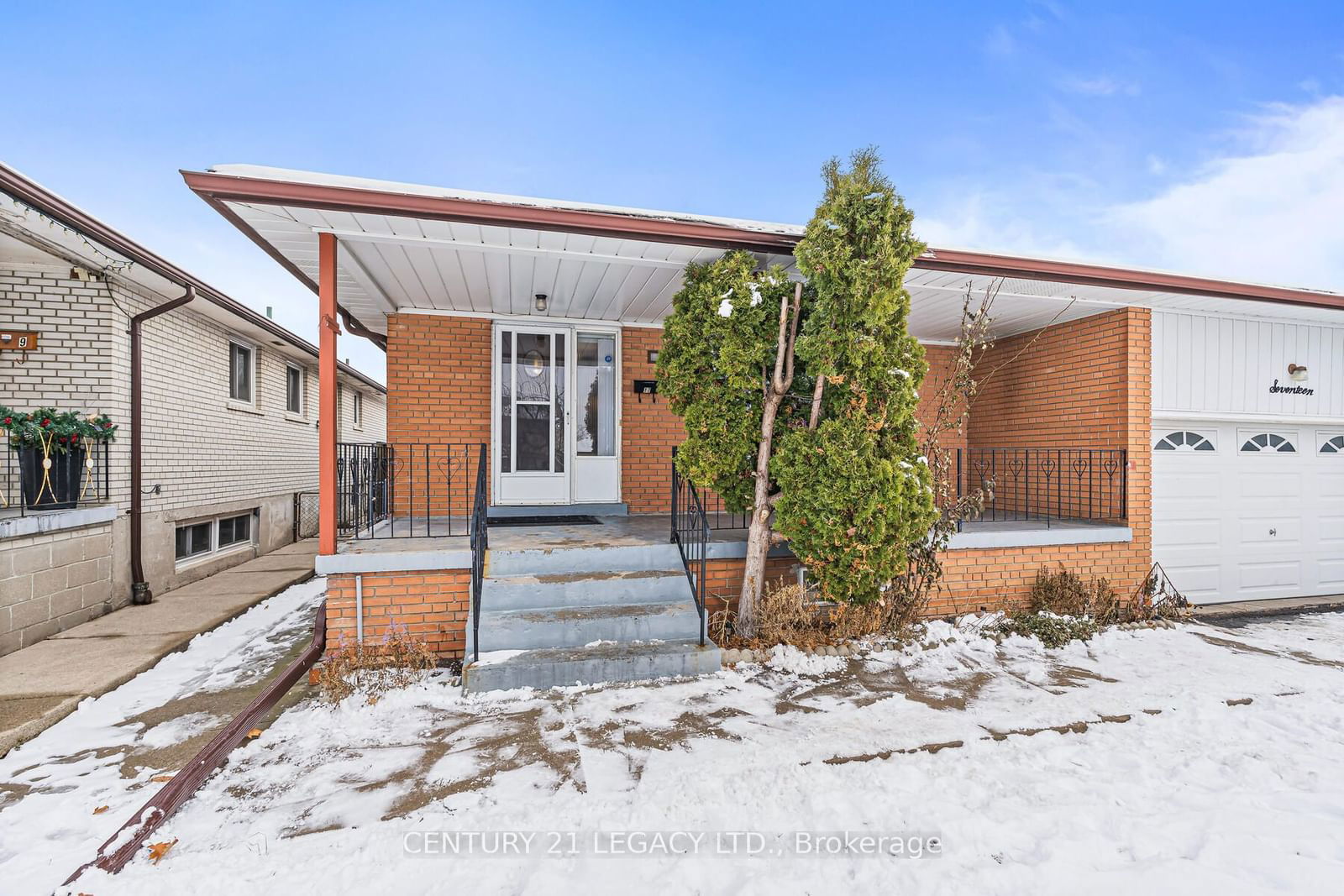 Detached House sold at 17 Vange Crescent, Toronto, Mount Olive-Silverstone-Jamestown, M9V 3N6 - MLS: W11903299