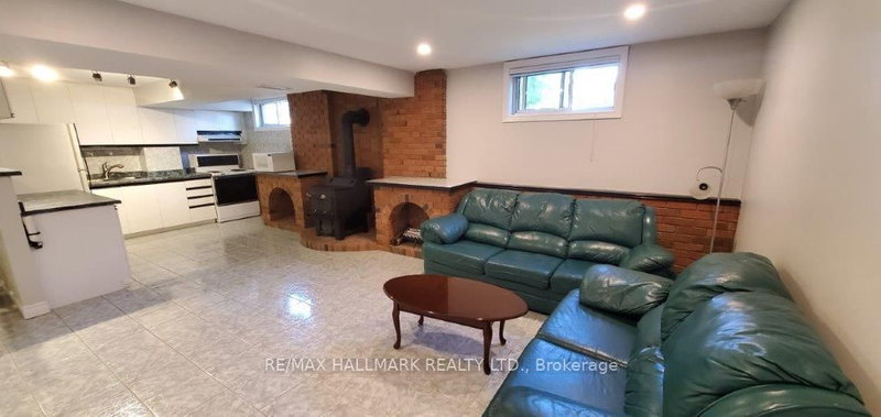 Lower - 3 Pottery Cres, Brampton, L6S 3S2 | Image 2