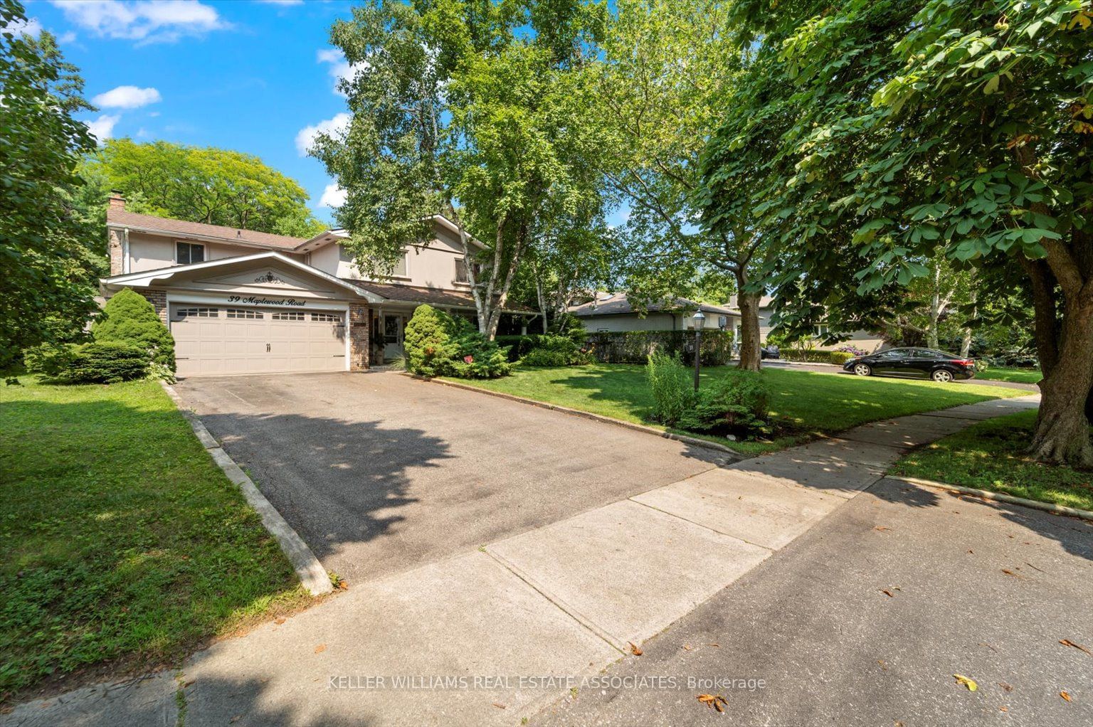 Detached House for sale at 39 Maplewood Road, Mississauga, Mineola, L5G 2M7 - MLS: W11903751