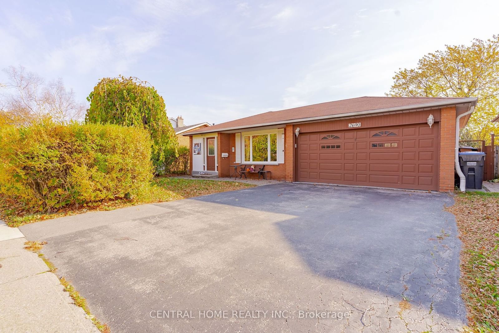 Detached House sold at 2690 Constable Road, Mississauga, Clarkson, L5J 1W4 - MLS: W11903856