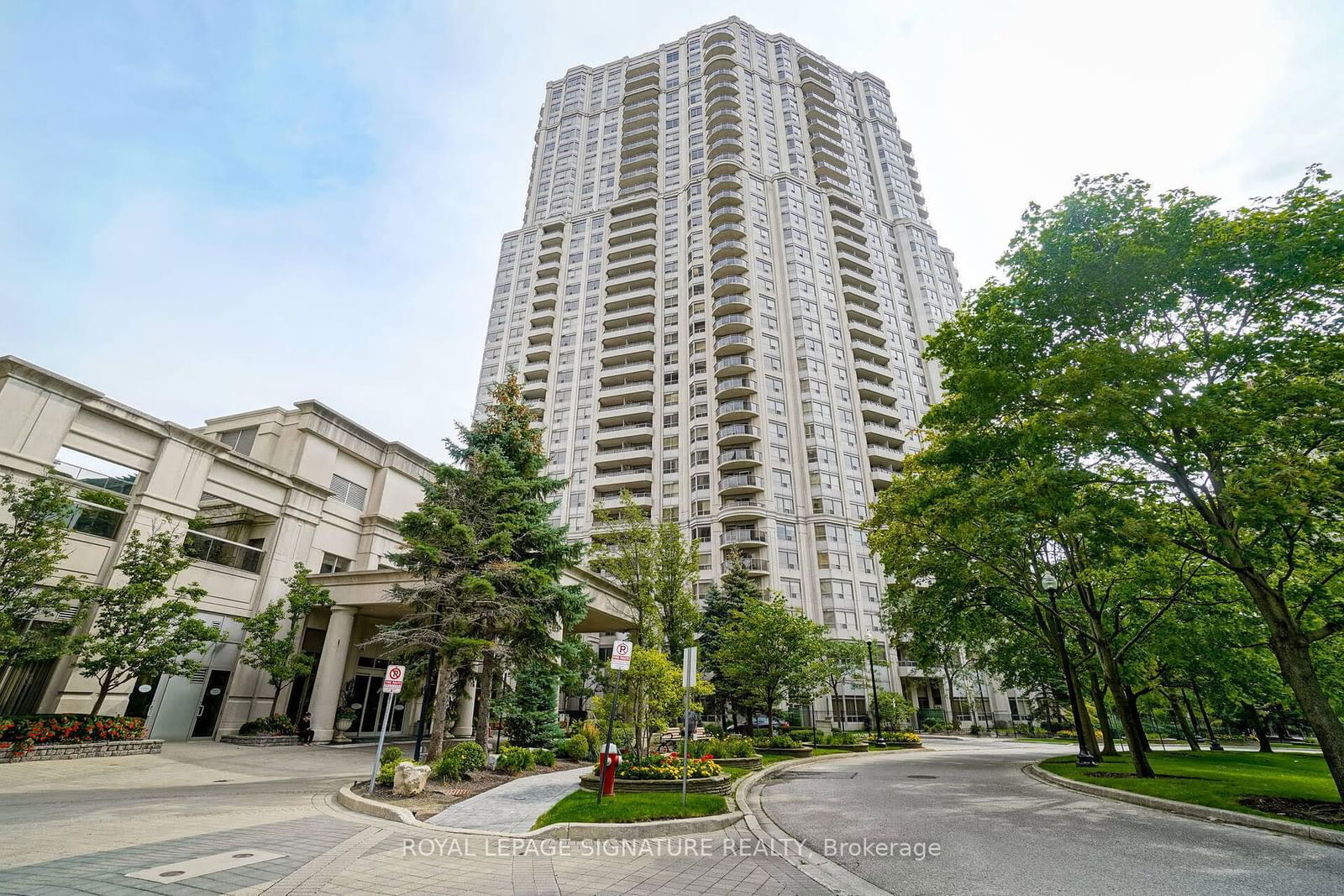 Condo for lease at 727-25 Kingsbridge Garden Circle, Mississauga, Hurontario, L5R 4B1 - MLS: W11904428