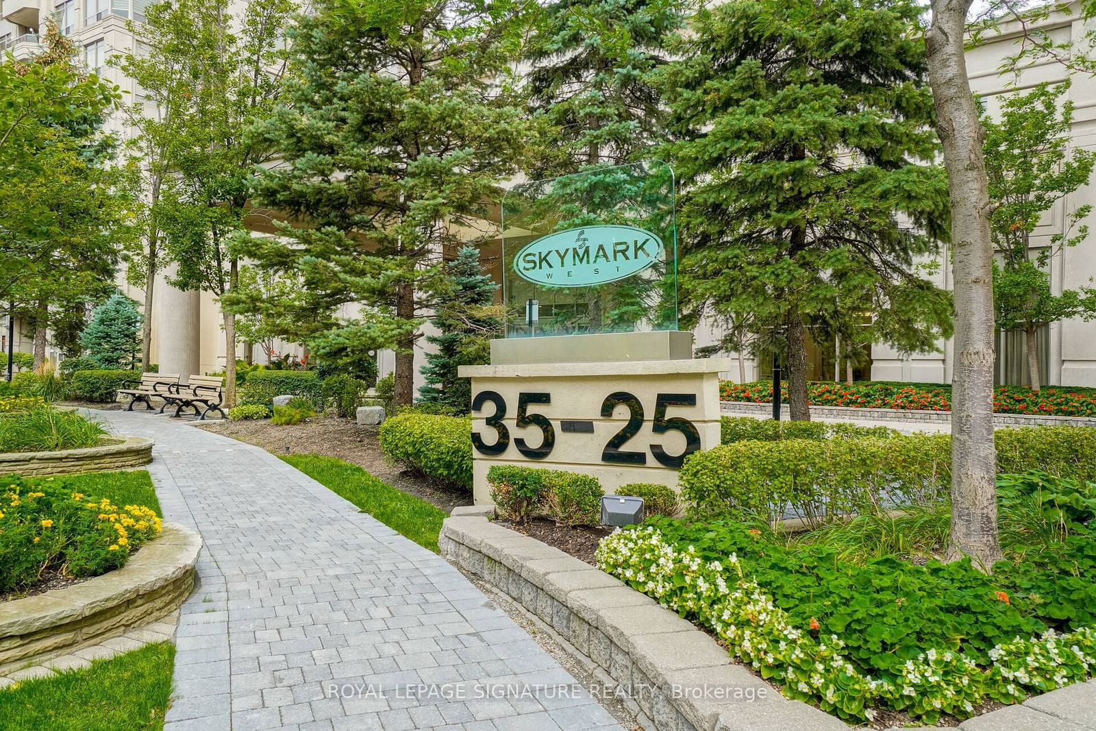 Condo for lease at 727-25 Kingsbridge Garden Circle, Mississauga, Hurontario, L5R 4B1 - MLS: W11904428