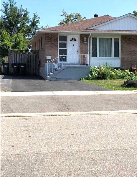 Semi-Detached House leased at 2638 Sherhill Drive, Mississauga, Clarkson, L5J 3Z3 - MLS: W11904677