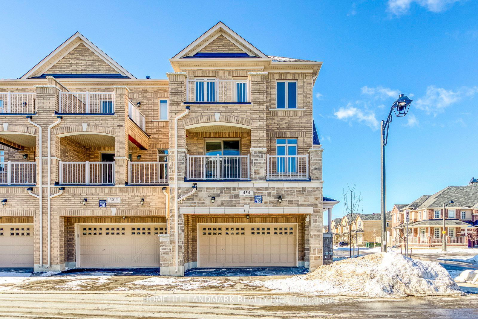 Townhouse for lease at 454 Silver Maple Boulevard, Oakville, Rural Oakville, L6H 3P5 - MLS: W11904751