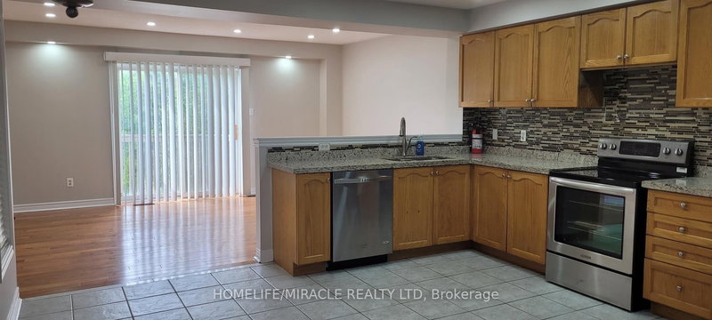 98 Marycroft (Upper) Crt, Brampton, L7A 2G4 | Image 3